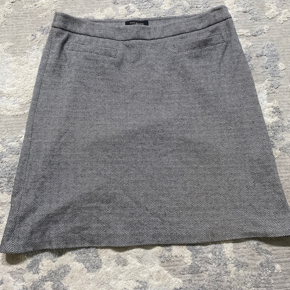 Talbots Petite Print. Black Amd White Skirt Size 12p Zip On Side Stretch EUC